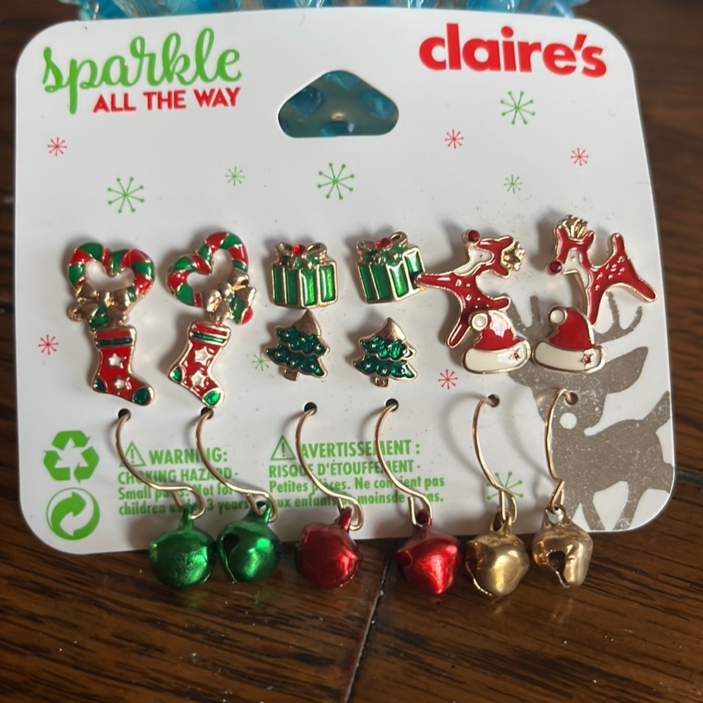 BOGO item. NWT Christmas earrings.